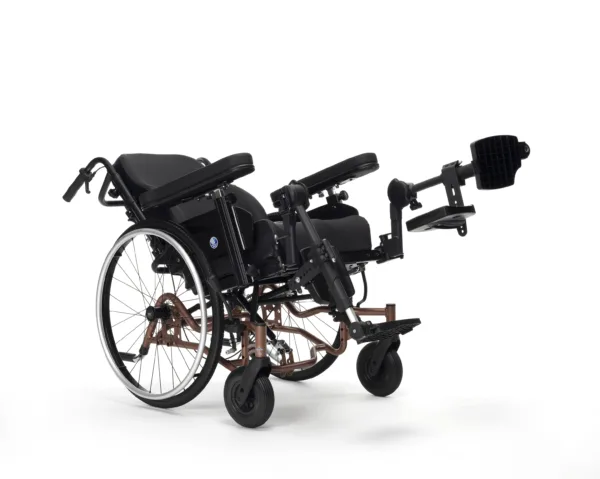 Inovys II EVO C89 - 3Q view tilted legrest up Multipozycyjny wózek inwalidzki specjalny INOVYS 2 Evo