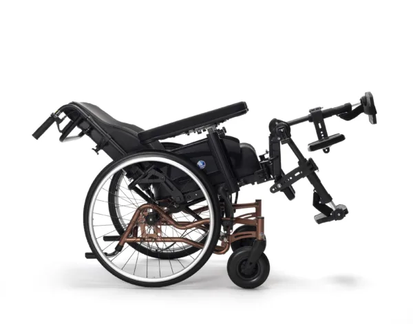 Inovys II EVO C89 - Side view tilted legrest up Multipozycyjny wózek inwalidzki specjalny INOVYS 2 Evo
