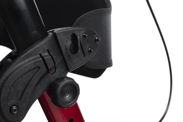 Goliat Artro - Red - Detail Lock belt GOLIAT ARTRO chodzik rehabilitacyjny czterokołowy z podpórkami przedramion