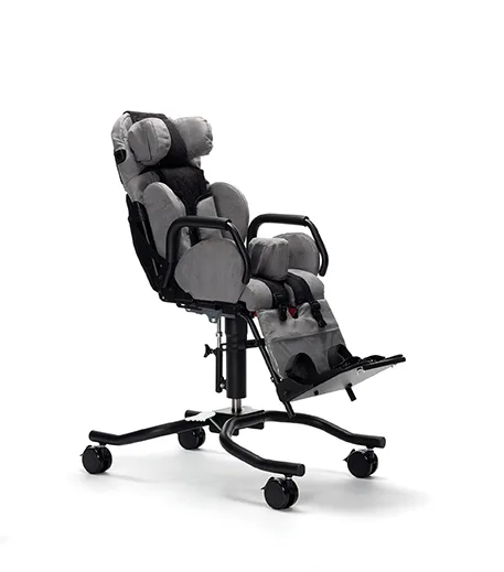 Gemini-2-mounted-on-U82-base-3Q-view Specjalny wózek rehabilitacyjny dla dzieci Gemini 2